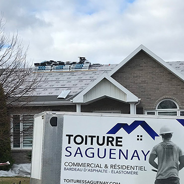 Installation of a new roof in Jonquière